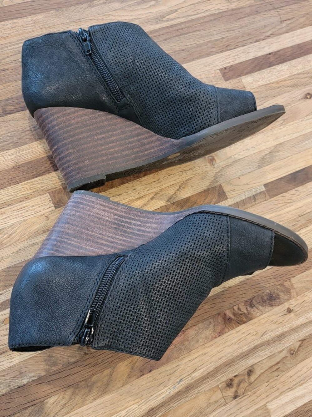Lucky Brand Black Leather Jedrek Peep Toe Wedge Heel Shoes - Picture 5 of 11